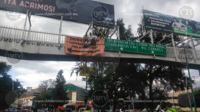 Joven cae desde un puente peatonal en Morelia y termina herido