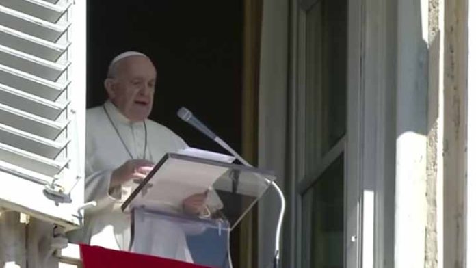 Papa Francisco pide acompañar a quienes sufren enfermedades mentales