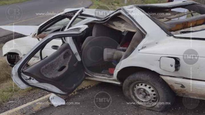Desbarata su auto y vive de milagro en Morelia