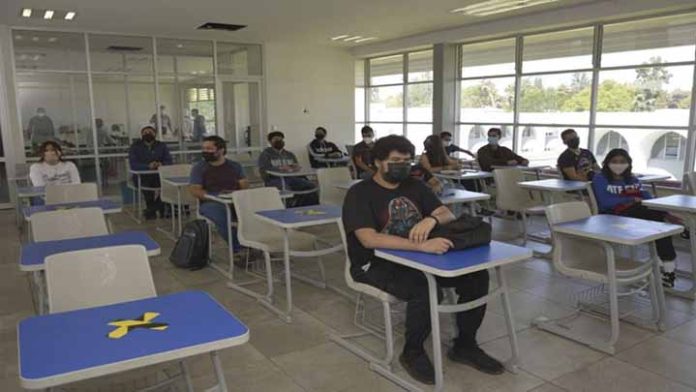 Sin excepción, alumnos de bachillerato y universidad regresan a clases presenciales este lunes
