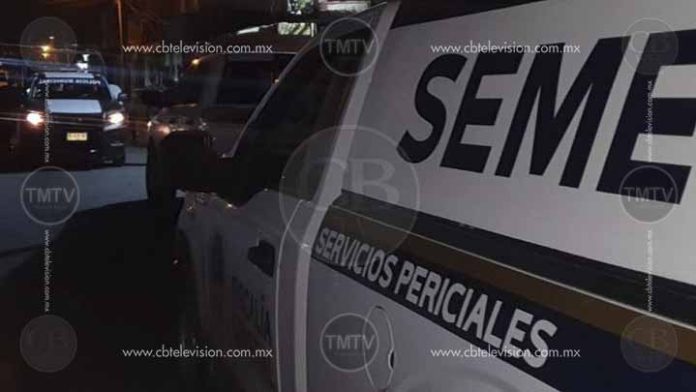 Hallan fémina con el tiro de gracia; la policía sorprende al marido con una pistola
