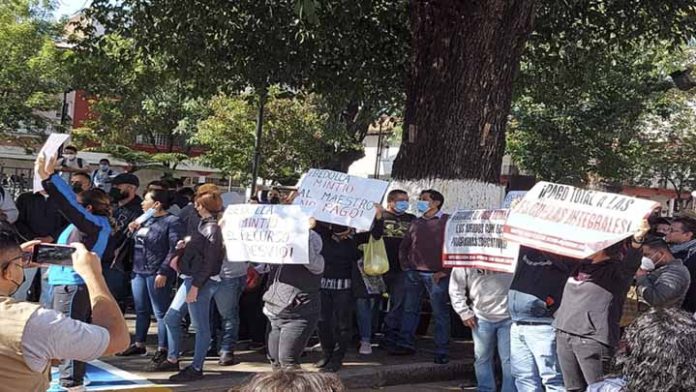 Maestros de Poder de Base protestan en Uruapan con la visita de Alfredo Ramírez