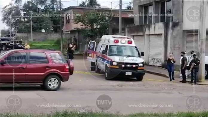 Sicarios balean a cuatro personas en Uruapan; hay un muerto