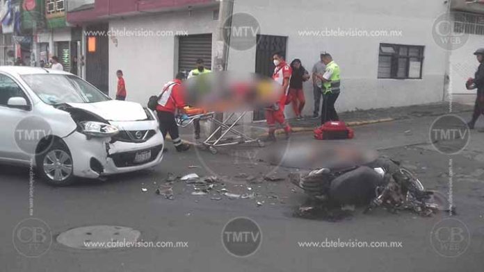 Se mata motociclista al chocar con auto en Morelia
