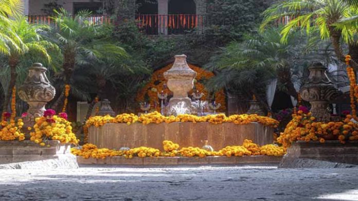 El Hotel de la Soledad muestra uno de los mejores altares para Noche de Muertos de Morelia