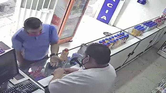 Sujeto estafa con el truco del cambio en Morelia