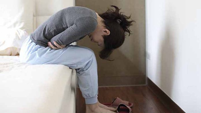 Diputados buscan que las mujeres falten al trabajo por cólicos menstruales