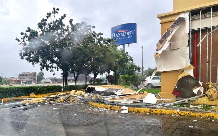 Ante presa a su máxima capacidad por el paso de Rick, habilitan 25 albergues en Michoacán