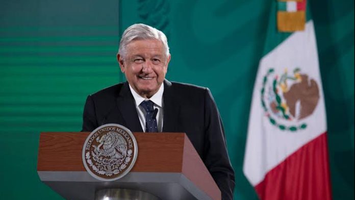 AMLO niega que juez haya ordenado la vacunación a menores
