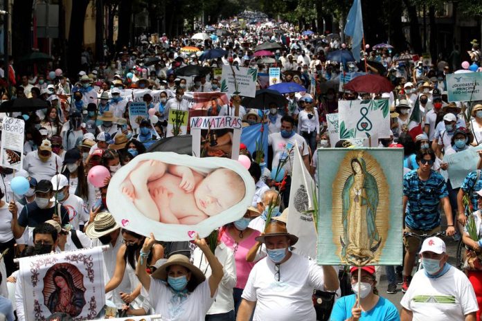 Providas realizan ultrasonido a menor de edad frente a miles, aseguran es 