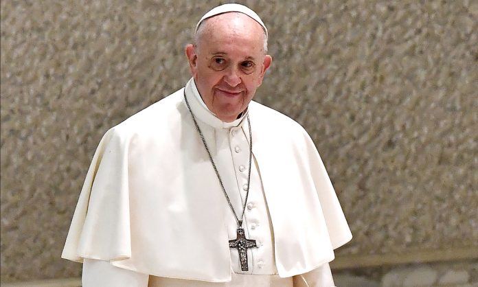 Papa Francisco pide a implicados en la crisis de Ucrania mantener la paz