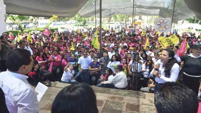 Giuliana Bugarini cobró cinco años como perredista y ahora se dice morenista de oposición