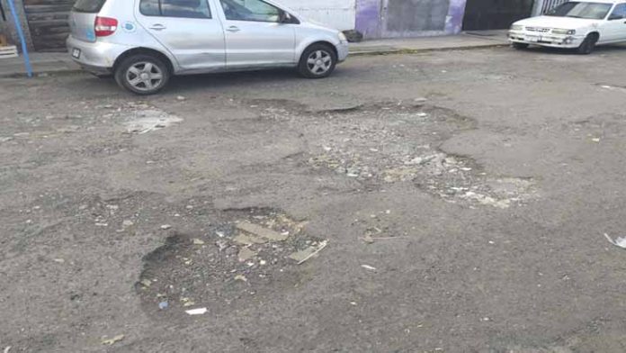 Vecinos de la calle Ponciano Arriaga de Morelia piden al municipio pavimente la vialidad
