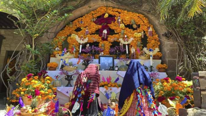 Aumenta el precio de decoraciones para el altar de muertos