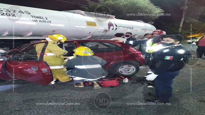 Choca pipa y auto en la Juan Pablo II de Morelia