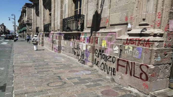 Pintas del centro histórico molestan a los morelianos