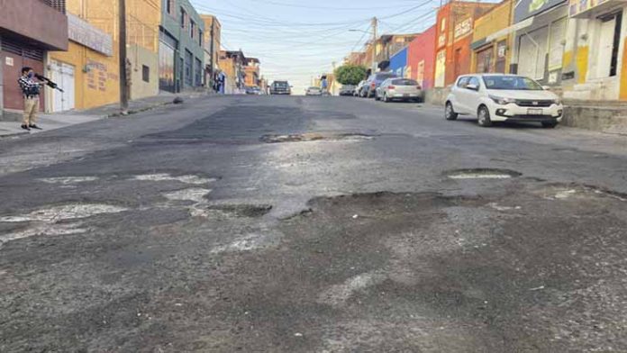 A punto de hundirse calle Sonora en Morelia