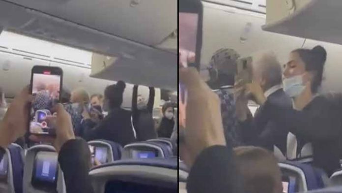 Le gritan ¡fuera! A AMLO en vuelo de Nueva York a México