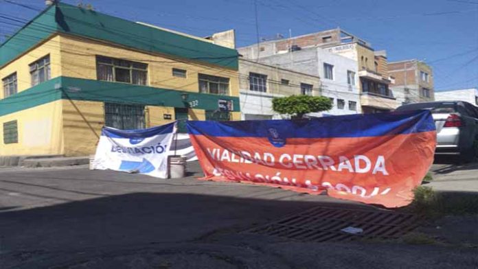 Cierran calle Virrey de Mendoza en su cruce con Lázaro Cárdenas, evite la zona
