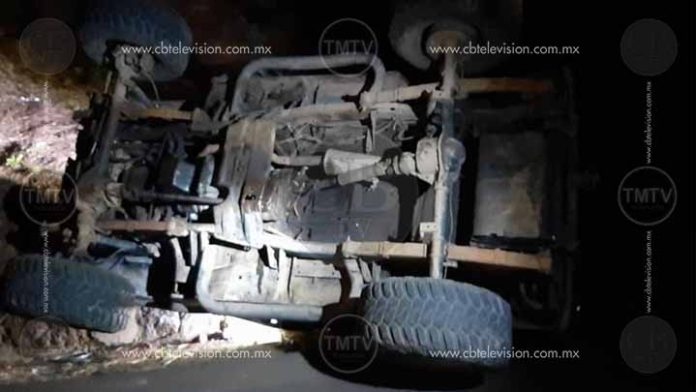Volcadura deja una fémina muerta y cuatro heridos