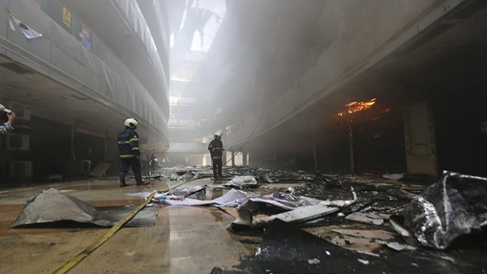 Incendio en Hospital Covid deja al menos 10 muertos