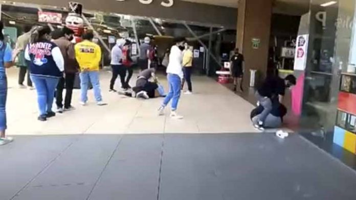 Se agarran a golpes por boletos de “Spider-Man: No Way Home” en Cinépolis