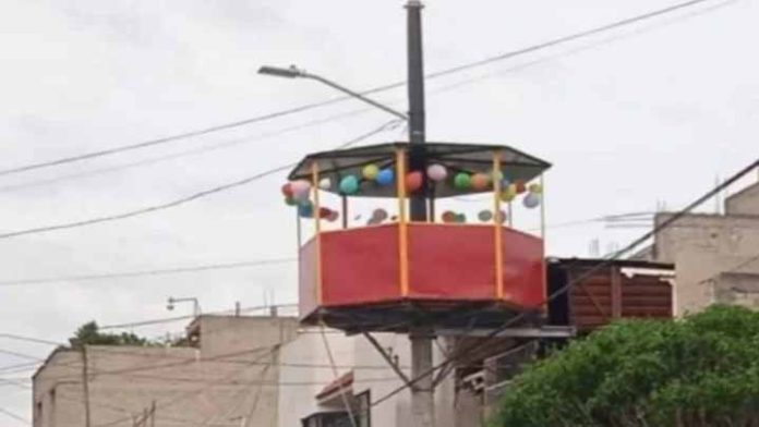 Arman salón de fiestas en un poste de luz
