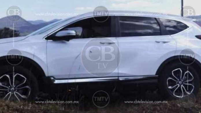 Abandonan camioneta baleada en Capula