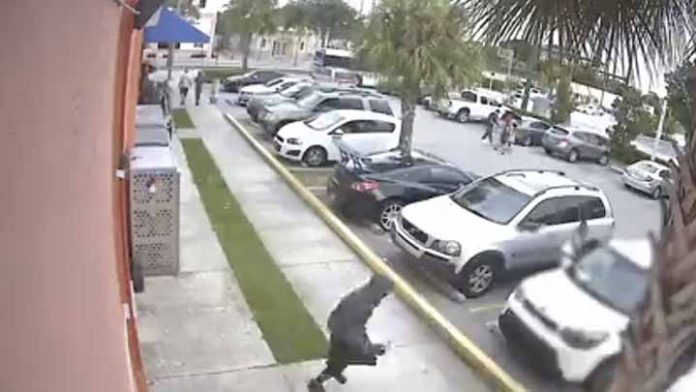 Niña de 9 años defiende a su madre durante asalto