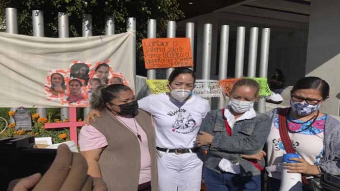 Morelianos recuerdan a las víctimas de feminicidio