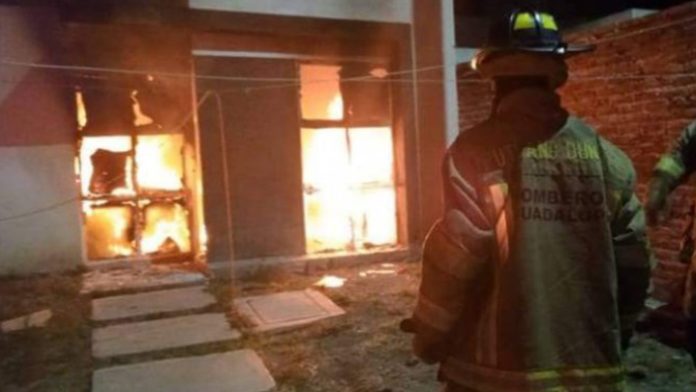 Asesinan y prenden fuego a una familia en Zacatecas