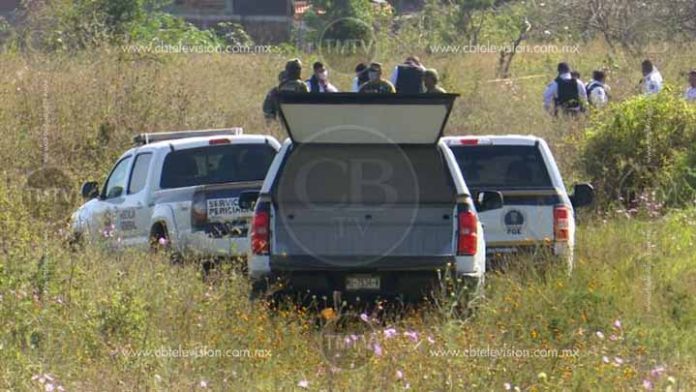 Encuentran a un hombre ejecutado en el camino a Téjaro
