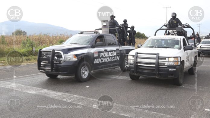 Capturan a pareja con auto robado y droga en Cointzio