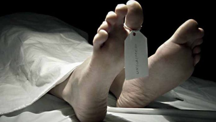 Mujer se molesta al enterarse que el cuerpo de su esposo fue utilizado en pago por ver