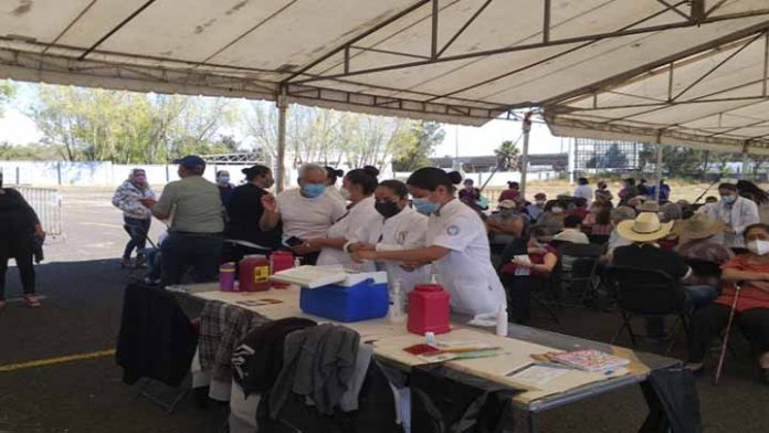 Concluye tercer día de vacunación para adultos mayores pero se alarga a lunes y martes