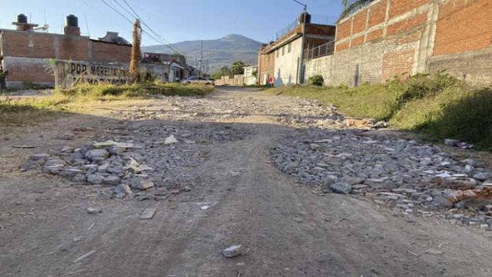 Vecinos de la colonia Huertitas dicen hacer el trabajo que le corresponde a las autoridades