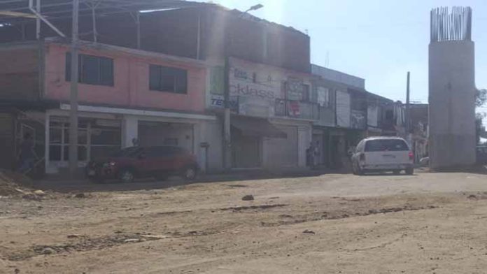Triste y desolada, así la vida para comerciantes de Siervo de la Nación, por obra inconclusa