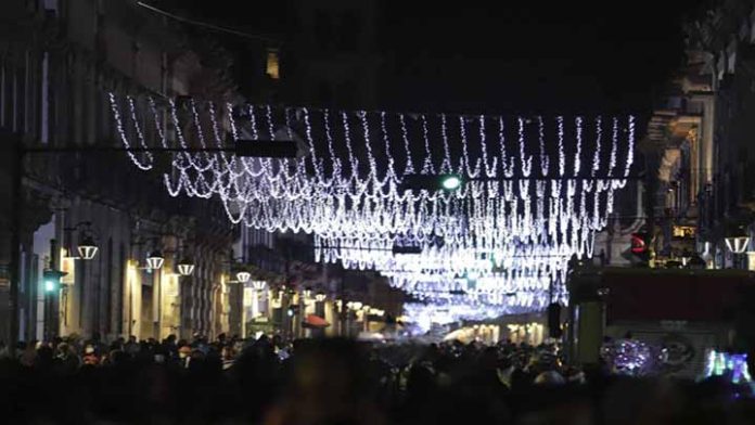 Encendido navideño es disfrutado por miles de morelianos