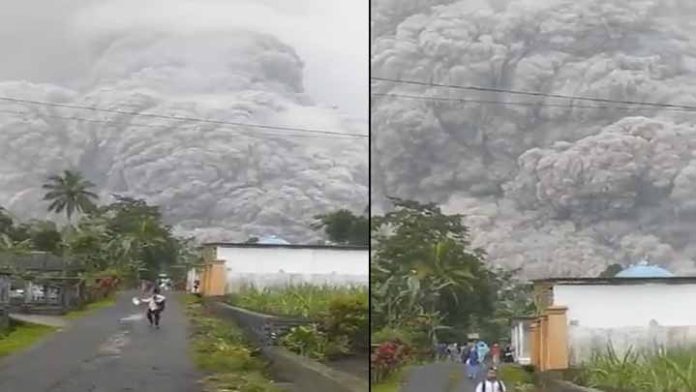 Volcán Semeru hace erupción, se reporta al menos una persona muerta
