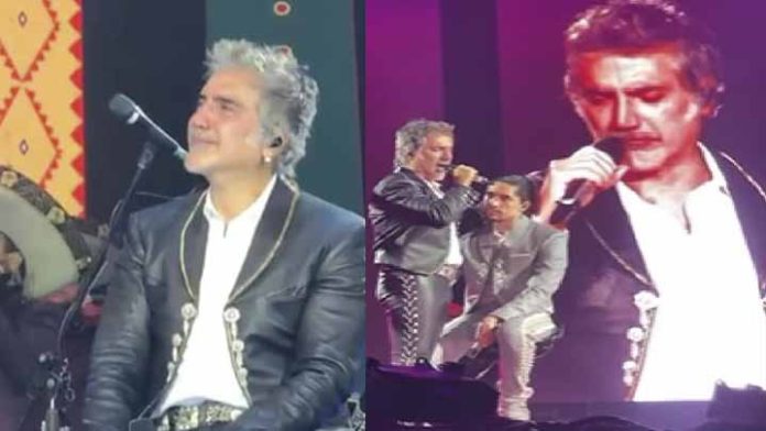 Alejandro Fernández llora en su primer concierto tras la muerte de su padre