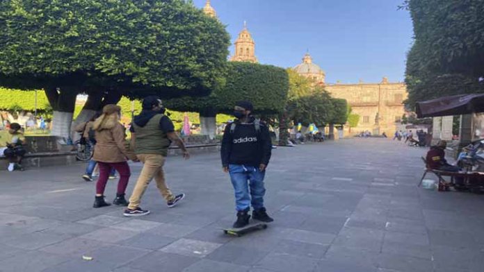 Plaza de Armas invadida por patinadores