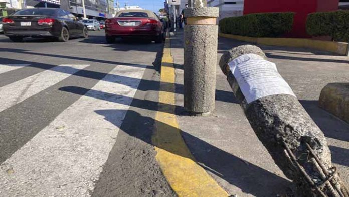 Ciudadanos manifiestan su inconformidad ante los bolardos dañados en Morelia