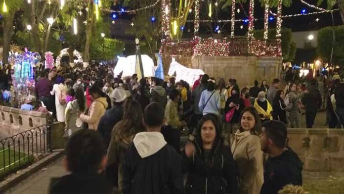 Ciudadanos abarrotaron las plazas del centro histórico de Morelia este fin de semana
