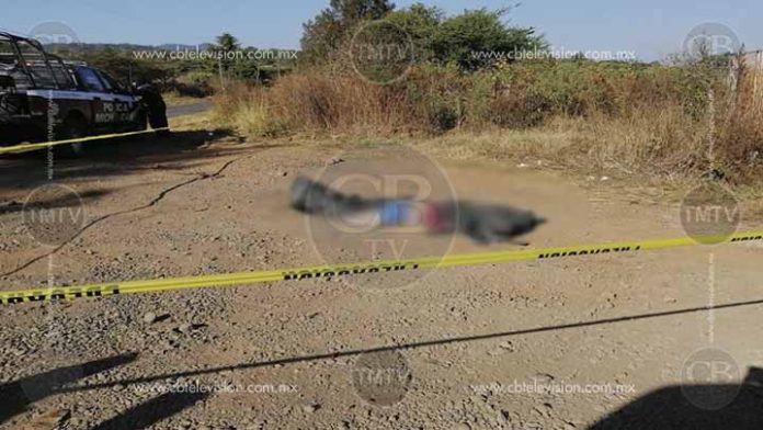Abandonan otro ejecutado en Tangamandapio