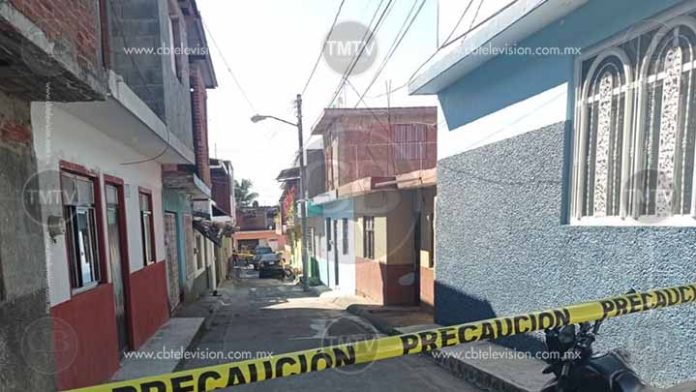 Motociclista queda herido al enfrentarse a balazos con la policía de Uruapan