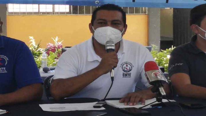 Maestros sí quieren segunda dosis; siguen a la espera de ser notificados