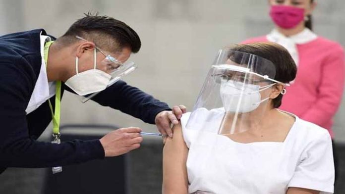Se cumple un año de la primera vacunación contra Covid-19 en México