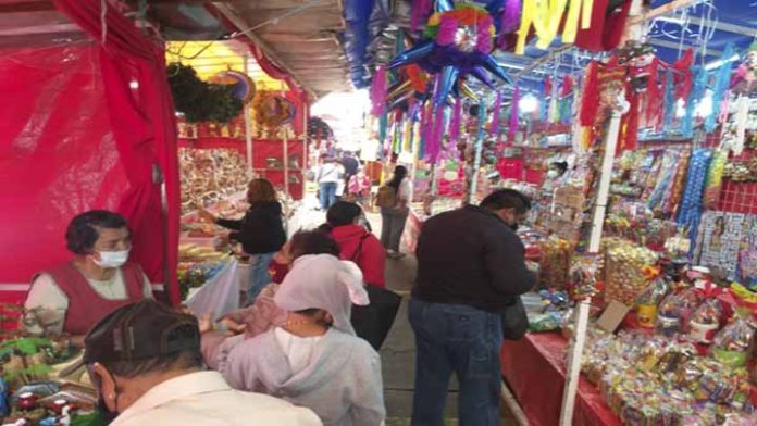 Comerciantes de temporada continúan con bajas ventas tras apertura de la avenida Lázaro Cárdenas