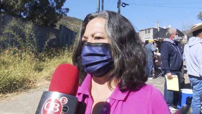 Adultos mayores denuncian falta de organización en módulos de vacunación