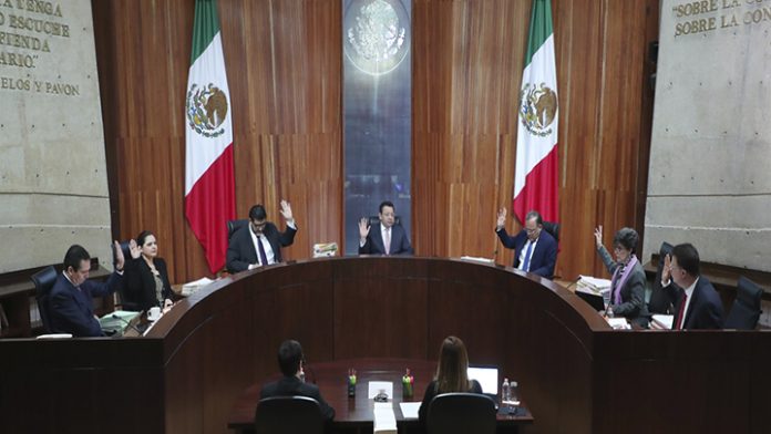 Aprueba INE posponer consulta de revocación de mandato